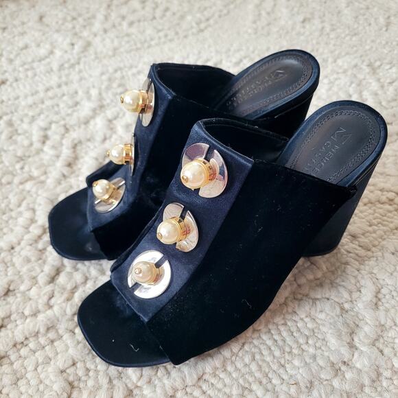 Mercedes Castillo Velvet Shoes Embellished w/ Pearls Sz 8 - Picture 1 of 6